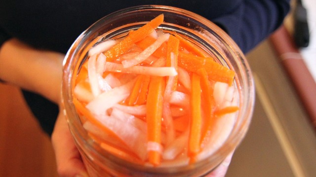Vietnamese Pickled Daikon and Carrot Relish